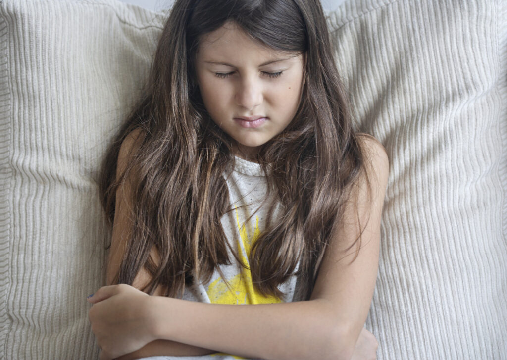 Na fase da puberdade, tanto meninos quanto meninas experimentam um rápido crescimento físico devido às mudanças hormonais que ocorrem em seus corpos.